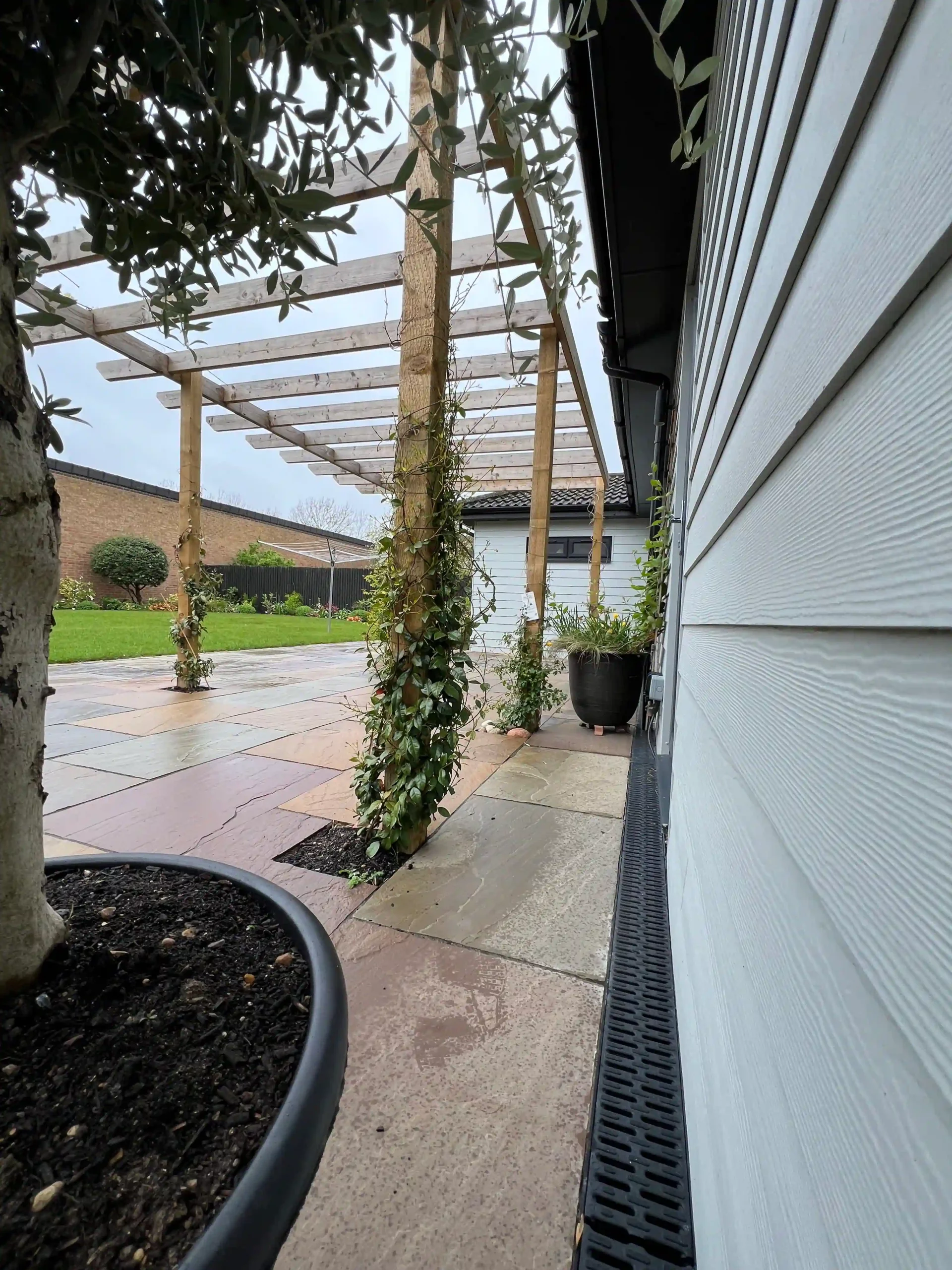 bespoke wooden pergola built in garden - cambridge